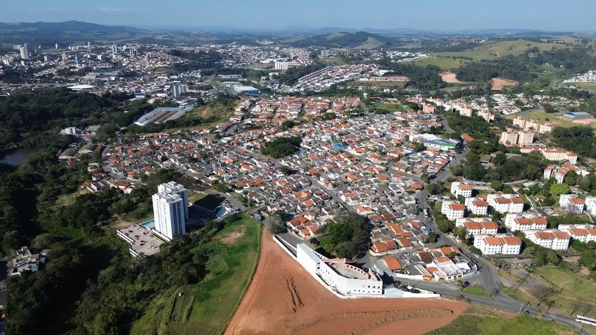 Vista aérea de Itatiba e dos bairros próximos ao residencial.